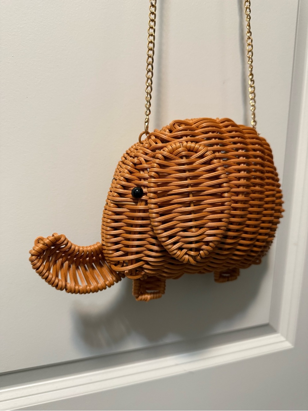 NWOT Tommy Bahama Woven Elephant Crossbody Bag in Warm Tan